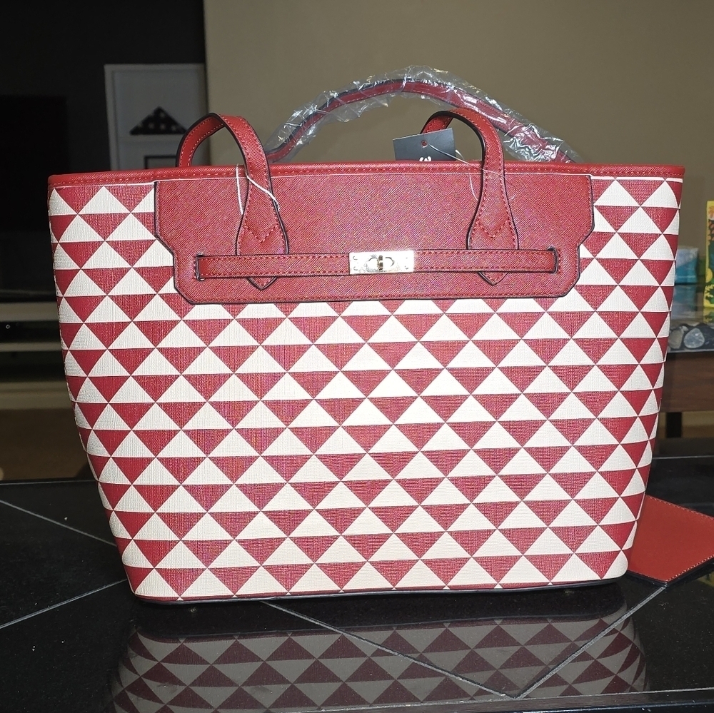 VEGAN 3 piece Red & Tan LG Bucket Purse, SM Bucket & Cosmetic Case - Picture 7 of 11